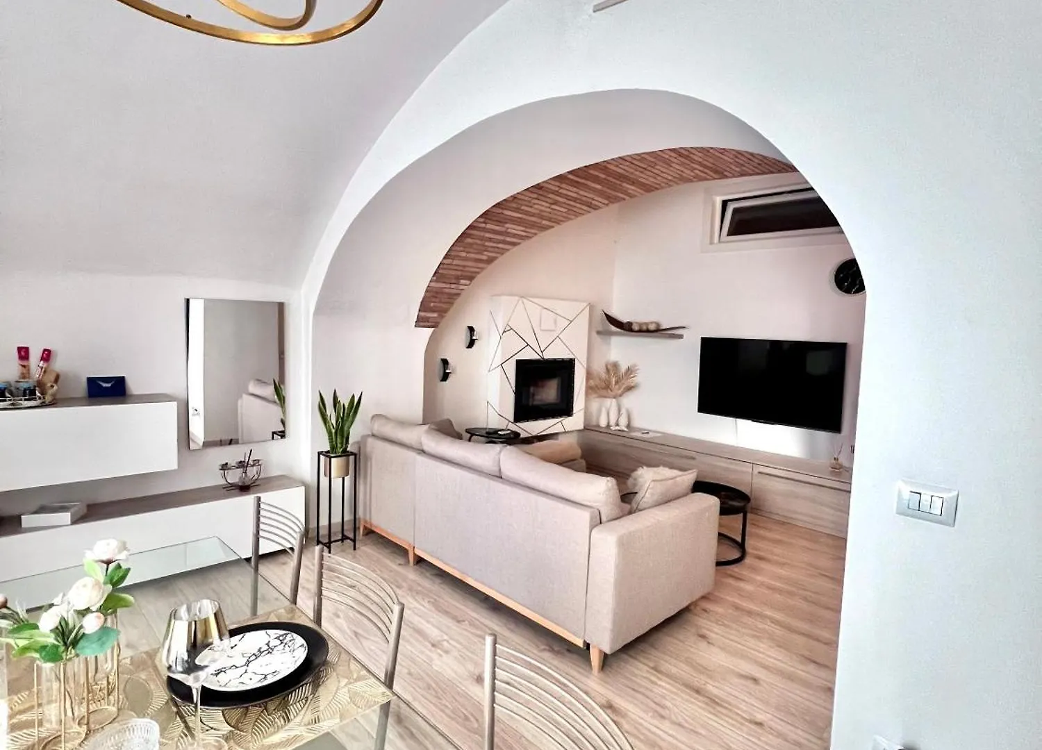 L'Arco Sul Lago • Gold Apartment Castro  0*, Castro (Lombardy) Italia